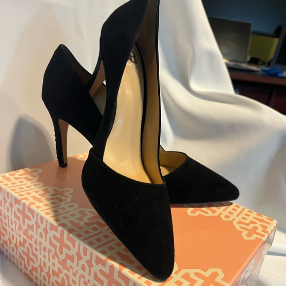 Gianni Bini Shoes - Gianni Bini Black Suede Heels